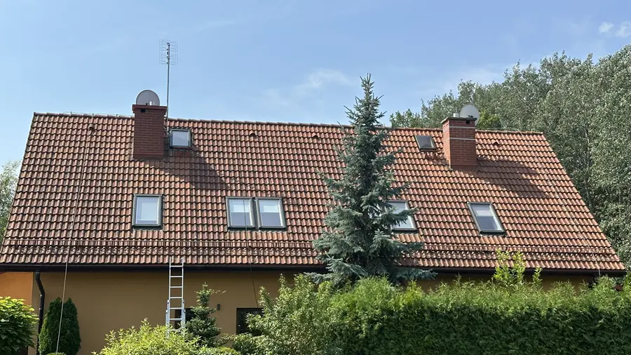 Dach przed renowacją i malowaniem przez PC Dach